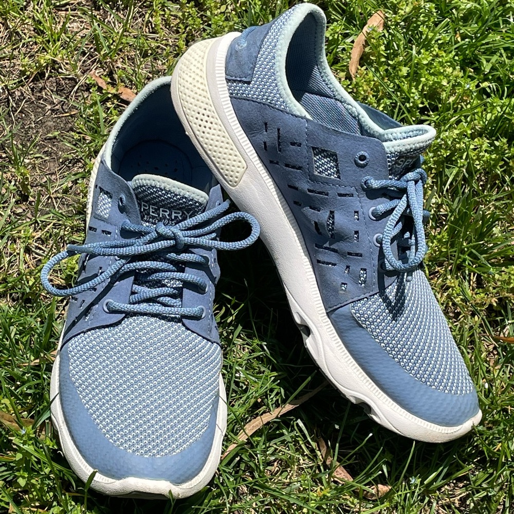 Sperry tennis shoes
